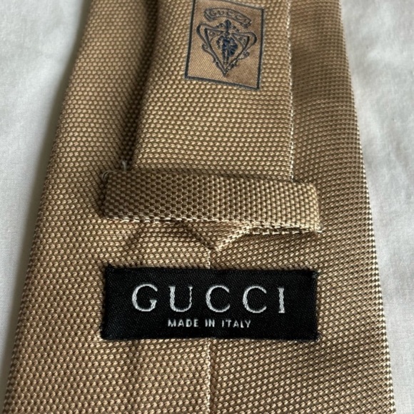 🦁 Gucci Embossed Silk Tie - Picture 6 of 6